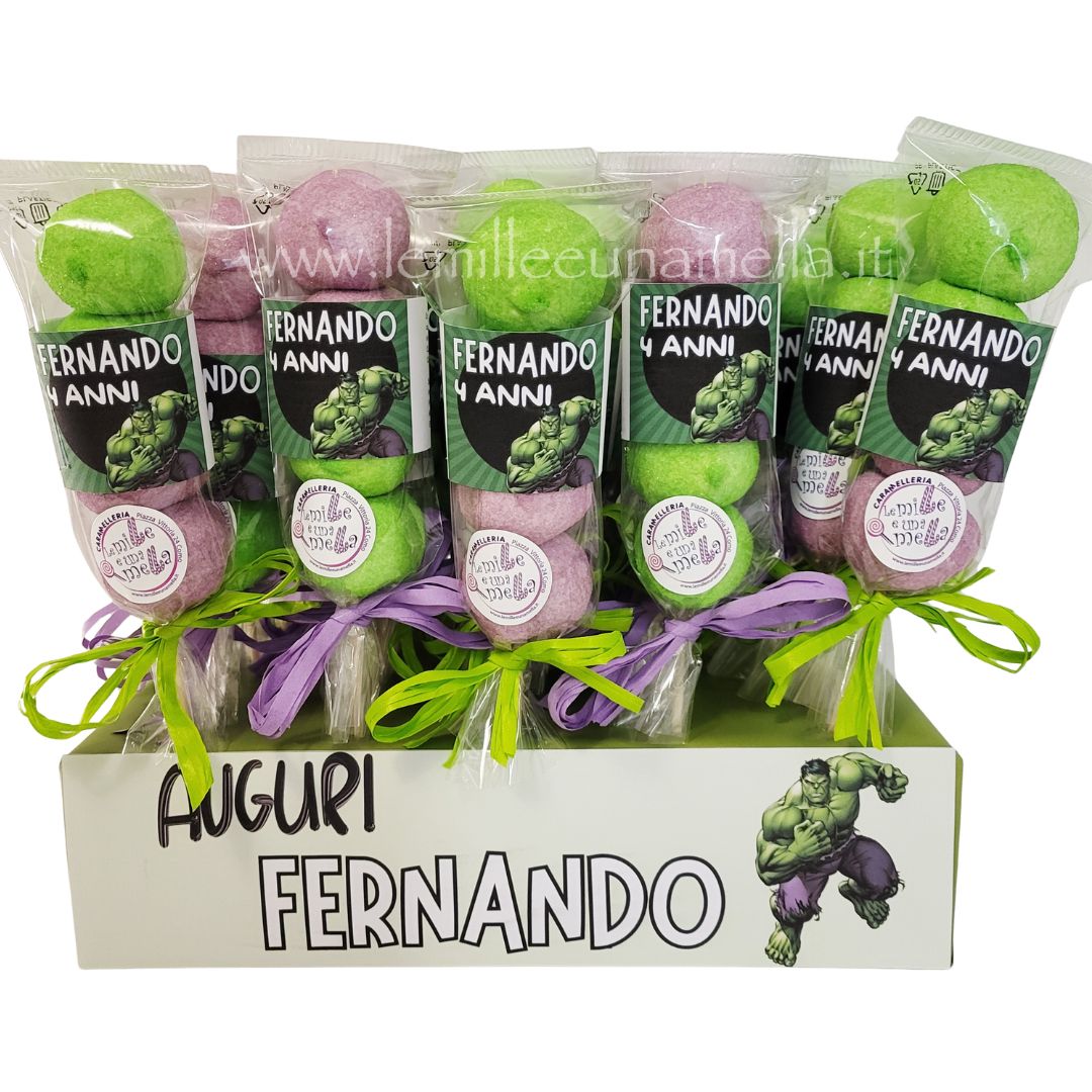 Spiedini di marshmallow a tema Hulk con base d'appoggio per festa di compleanno Como